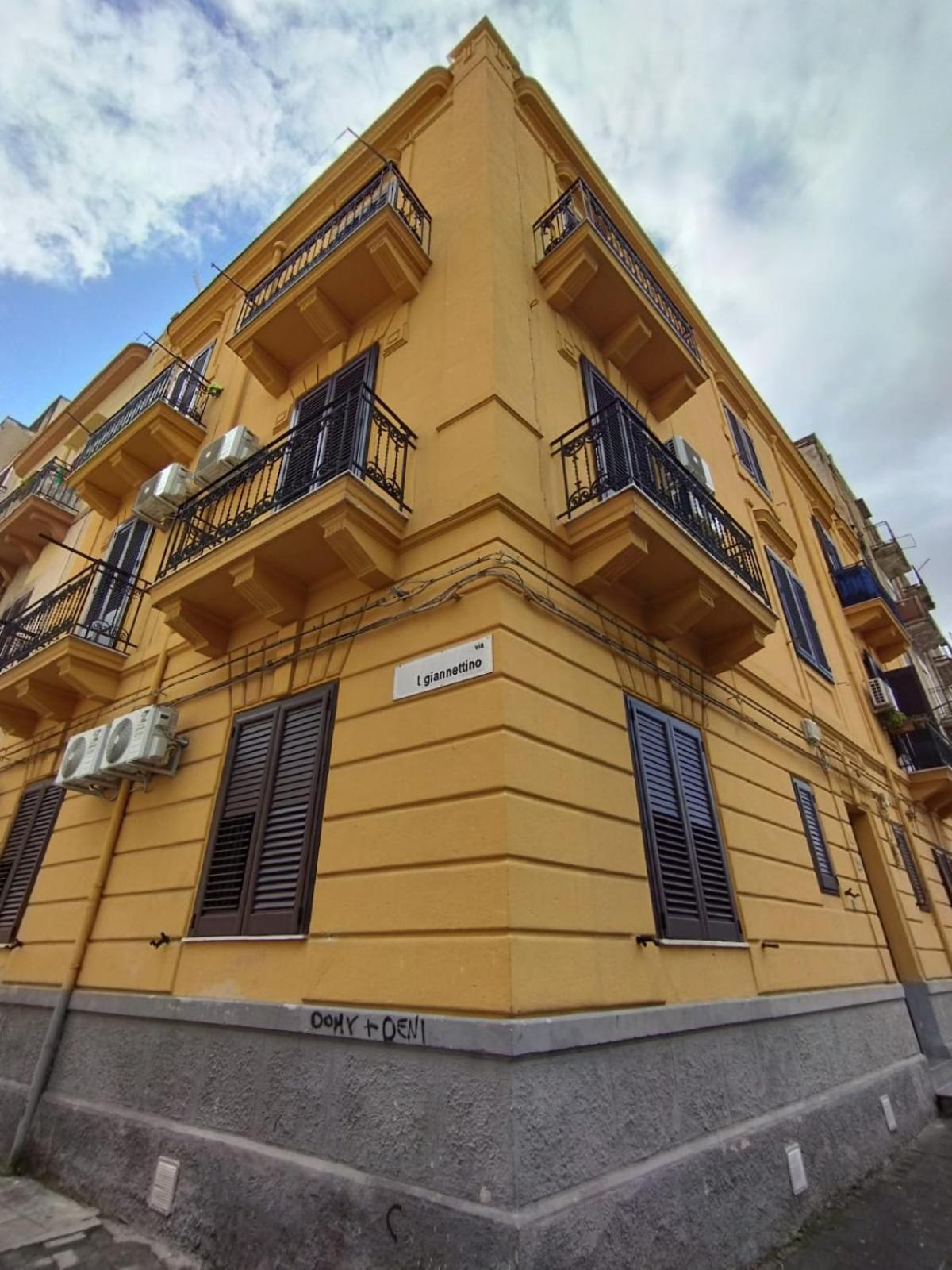 Pensión Triscele House *